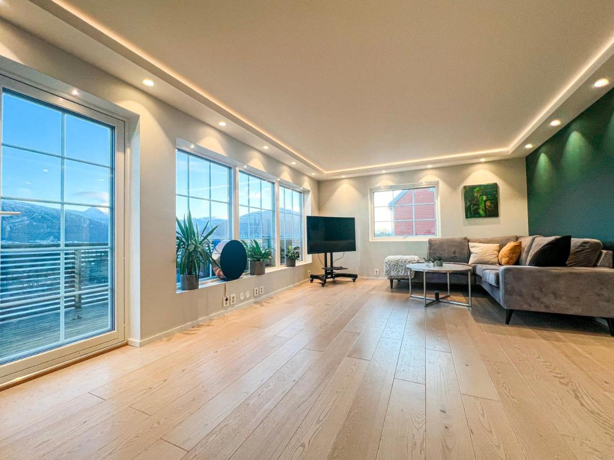 Penthouse Apartment With Amazing View. Tromso Bagian luar foto
